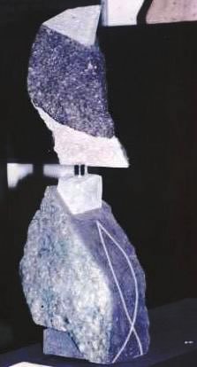 Escultura de fósiles y molejón